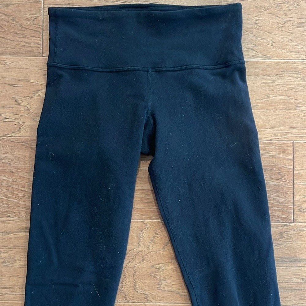 Lululemon Low Rise Black Ruffle Leg Leggings 2 - Picture 4 of 8